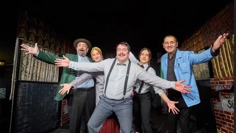 Kahraman Bakkal Yeniden Sahneye Çıkıyor