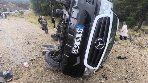 Muğla'da Minibüs Devrildi, Üç Kişi Yaralandı