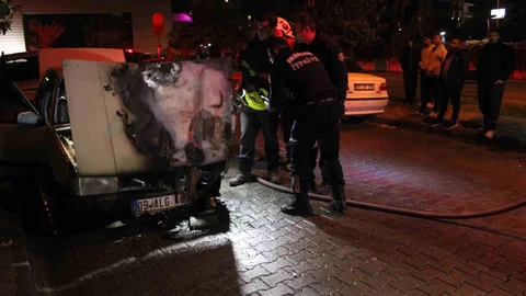 Aydın'da Park Halindeki Araç Yandı