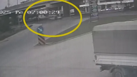 Antalya'da Yaya Kazası Güvenlik Kamerasında