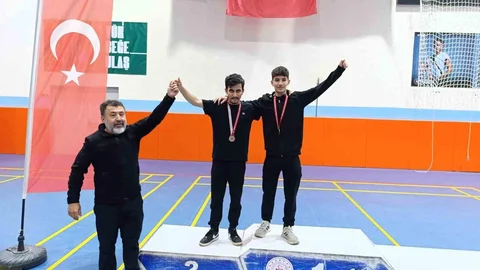 Mudanya Anadolu İmam Hatip Lisesi, güreşte zirveye oturdu