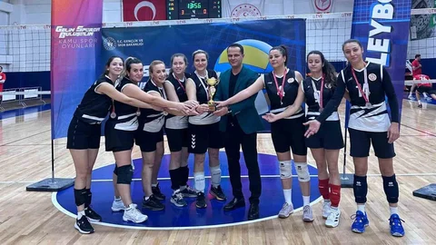 Manisa Kadın Voleybol Takımı Türkiye İkincisi Oldu