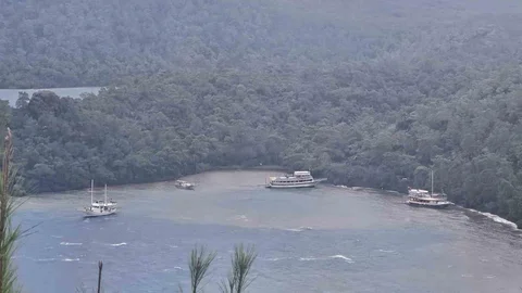 Marmaris'te 3 Tekne Karaya Oturdu