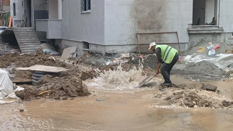 Adıyaman'da Doğal Gaz Borusu Delindi