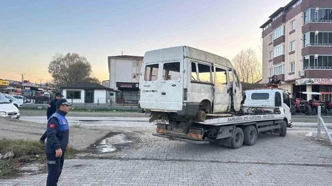 Terme’de görüntü kirliliğine neden olan hurda araçlar toplandı