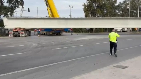 Mersin'de Tır Kazası Trafiği Aksattı