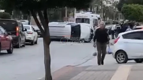 2. Çevreyolu'nda Kaza: Hafif Ticari Araç Yan Yattı, Sürücü Yaralandı!