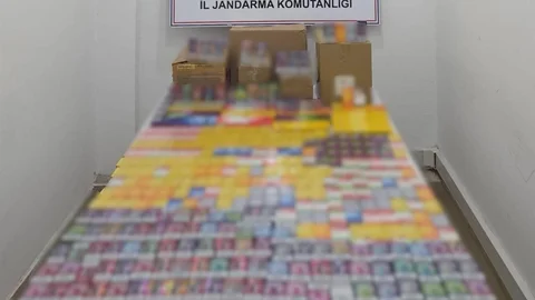 Antalya’da kaçak bin 660 adet elektronik sigara ve 7 bin 500 paket sigara ele geçirildi