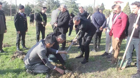 Pınarhisar’da 20 şehit için 20 fidan toprakla buluştu