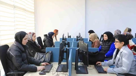 Elazığ'da Dijital Eğitimler Devam Ediyor