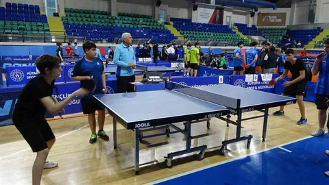 Gençler Masa Tenisi Müsabakaları Kütahya'da Başladı