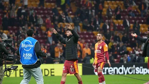 Galatasaray'da Arda Ünyay'dan üçlü pozu