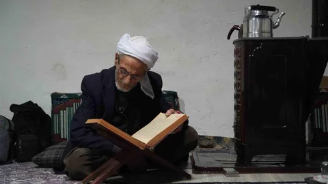 Muş'ta 50 Yıldır Çay ve Gofretle Yaşıyor