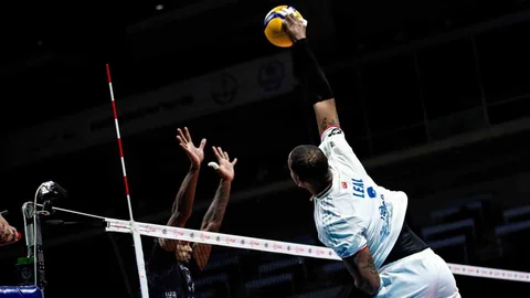 Halkbank Voleybol Takımı Galibiyetle Ayrıldı