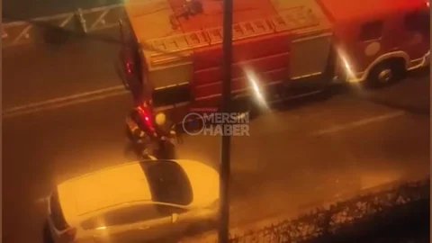 Mezitli'de Park Halindeki Araç Tutuşmaktan Son Anda Kurtarıldı!