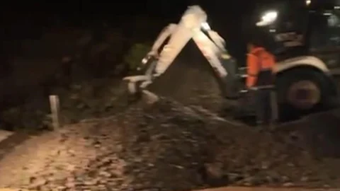 Anamur’da Kuvvetli Yağış Hayatı Felç Etti: Araçlar Mucura Battı, Yol Kapandı