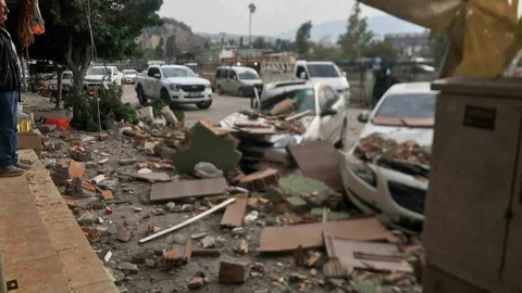 Fırtına, İskenderun'da Yıkıma Neden Oldu