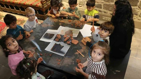 Diyarbakır'da Çocuklar Sanatla Buluşuyor