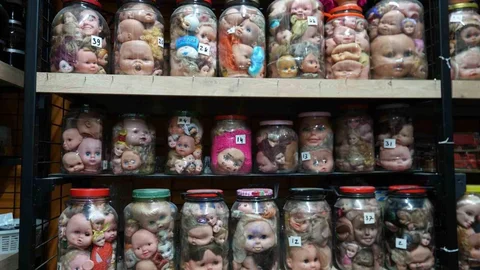 Kocaeli'de İlginç Bebek Kafası Koleksiyonu