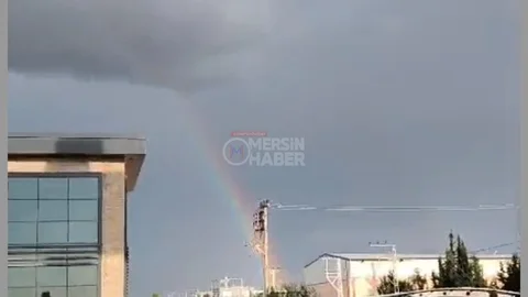 Bulutlar Mola Verdi, Güneş Yüzünü Az da Olsa Gösterdi: Mersin Limanı Üzerinde Gökkuşağı Şöleni!