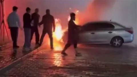 Gaziantep'te Park Halindeki Araç Yandı