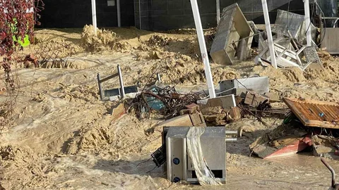 Alanya'da Taşan Dere Kafeyi Yıktı