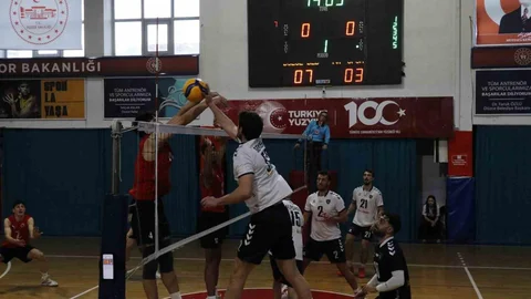 Düzce'de Voleybol Maçı Heyecanlı Geçti