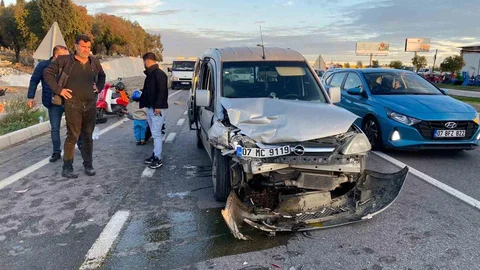 Antalya'da Park Halindeki Araca Çarpıldı