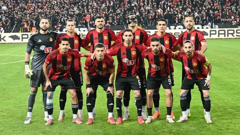 Eskişehirspor, Karşıyaka'yı 3-0 Yendi