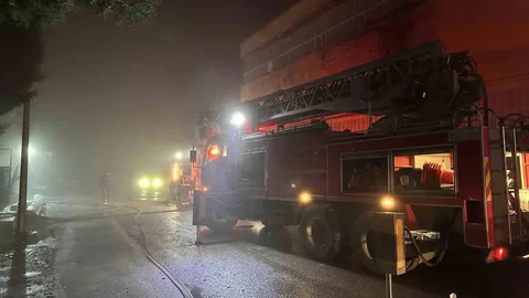 Uşak'taki Poşet Fabrikasında Yangın Çıktı