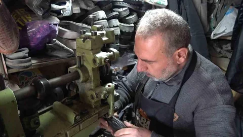 Gaziantep'te 30 Yıllık Ayakkabı Tamircisi