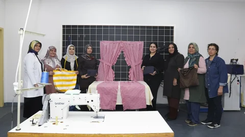 Mersin Engelsiz Yaşam Merkezi’nde Anneler Unutulmadı: Dayanışma, Dikiş Kursunda Buluştu