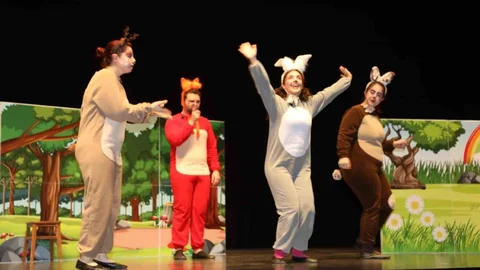 Çayırova'da Çocuklar Tiyatro Keyfi Yaşadı