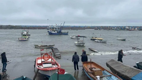 Akçakoca'da Fırtına Etkili Oluyor