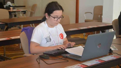 Türkiye, Afyonkarahisar'da Klavye Yarışmasında Şampiyon Oldu