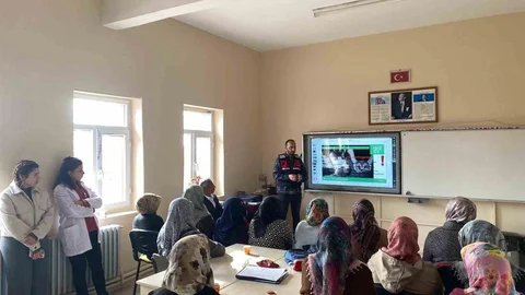 Kars’ta Jandarmadan Anne Eğitimi
