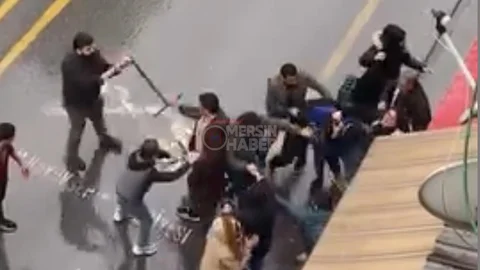 Akdeniz Beşyol'da İki Aile Birbirine Girdi: Tabela Ayaklarıyla Saldırdılar