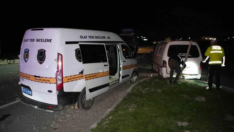 Edirne'de Minibüs Kovalamacasına 20 Göçmen Eşlik Etti