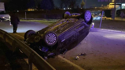 Bursa'da Takla Atan Araçta Yaralı Var