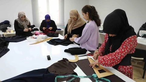 Haliliye'de Kadınlara Hobi Desteği