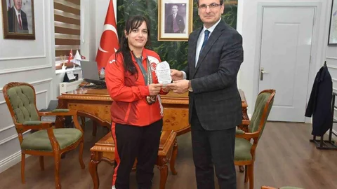 Salihli'de Judocuya Plaket Verildi