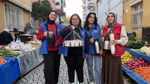 Aydın'da Gönüllü Gençlerden Sıcak İkram