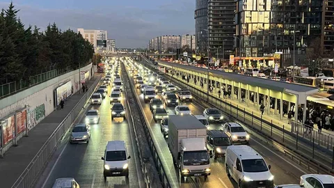 İstanbul'da Trafik Yoğunluğu Arttı