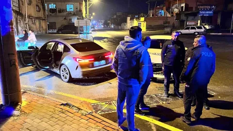 Tarsus'ta Kaza: İki Otomobil Çarpıştı, 2 Kişi Yaralandı!