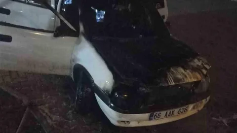 Yozgat'ta Park Halindeki Otomobil Yandı