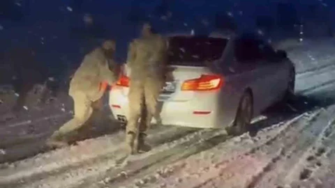 Muş'ta Kar Yağışı Ulaşımı Etkiledi