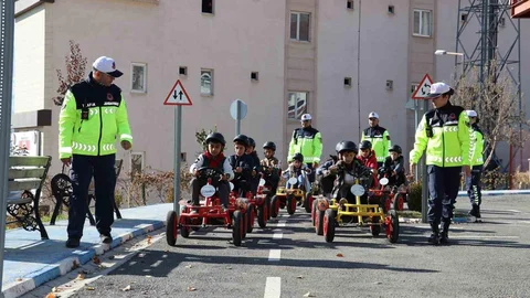 Geleceğin Sürücüleri Hakkari'de Eğitim Aldı