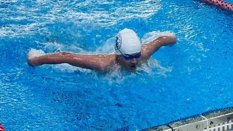 Eskişehir'de Yüzme Müsabakaları Devam Ediyor