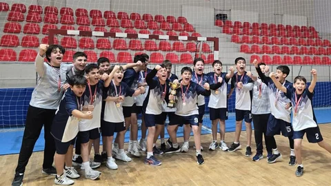 Talas'ta Hentbol Takımları Çifte Şampiyonluk Elde Etti