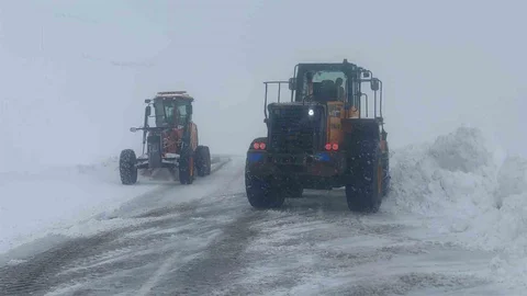 Karabet Geçidi'nde Kar Temizleme Çalışmaları